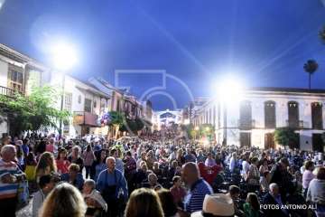 Máxima expectación en la bajada de la Virgen del Pino (Foto Antonio Alí)